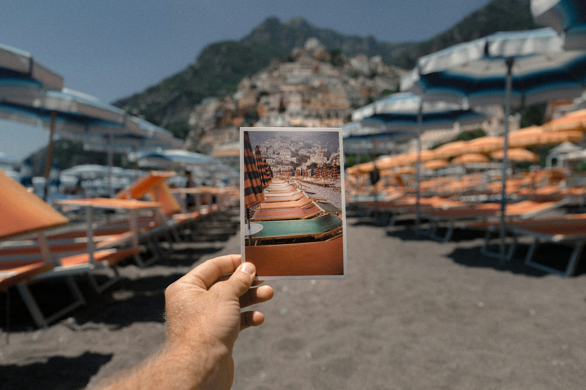 Mare, sabbia e tariffe alle stelle: gli italiani si contendono il diritto di sdraiarsi in spiaggia